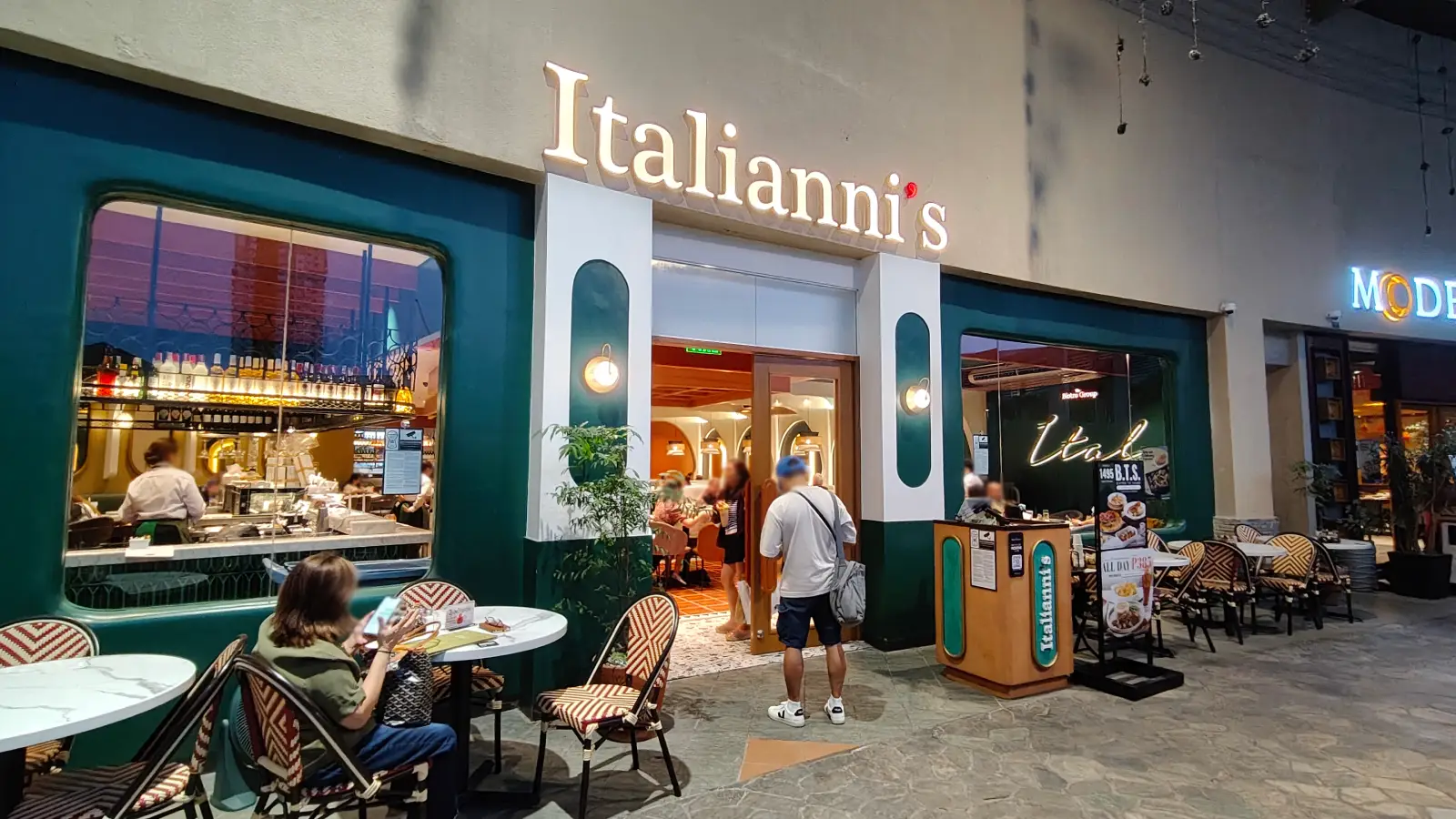 ITALIANNI'S in TriNoma